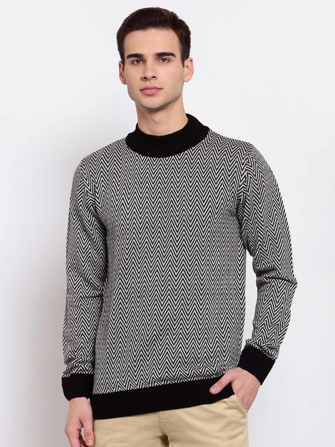 

Style Quotient Men White & Black Chevron Pullover