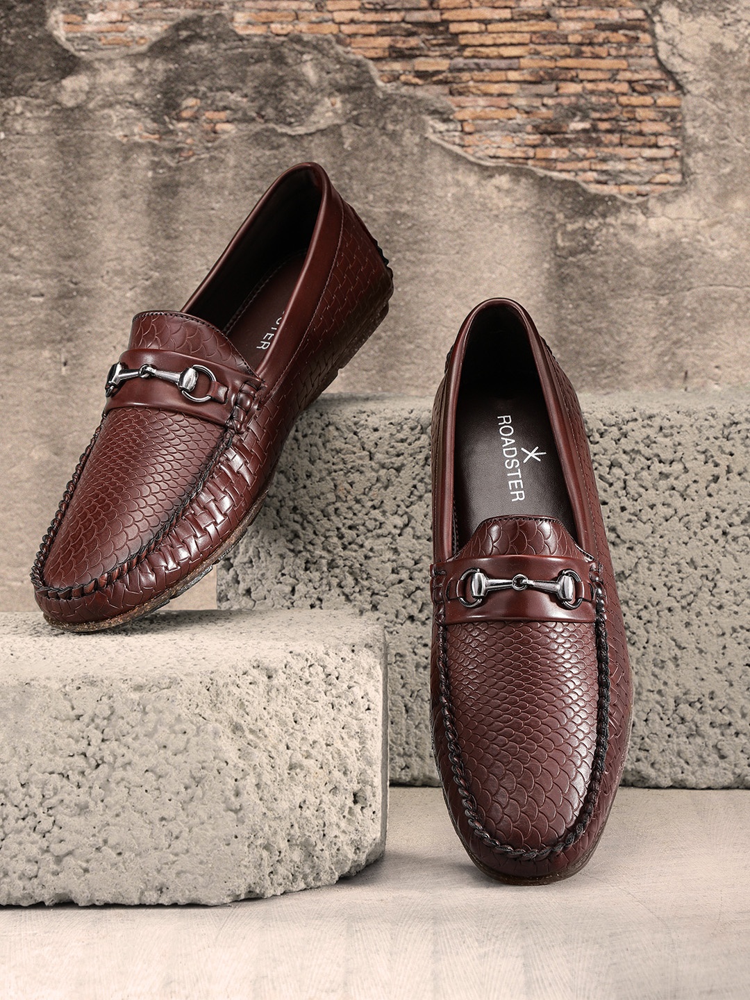 

Roadster Men Maroon Snakeskin & Basketweave Textured Horsebit Loafers