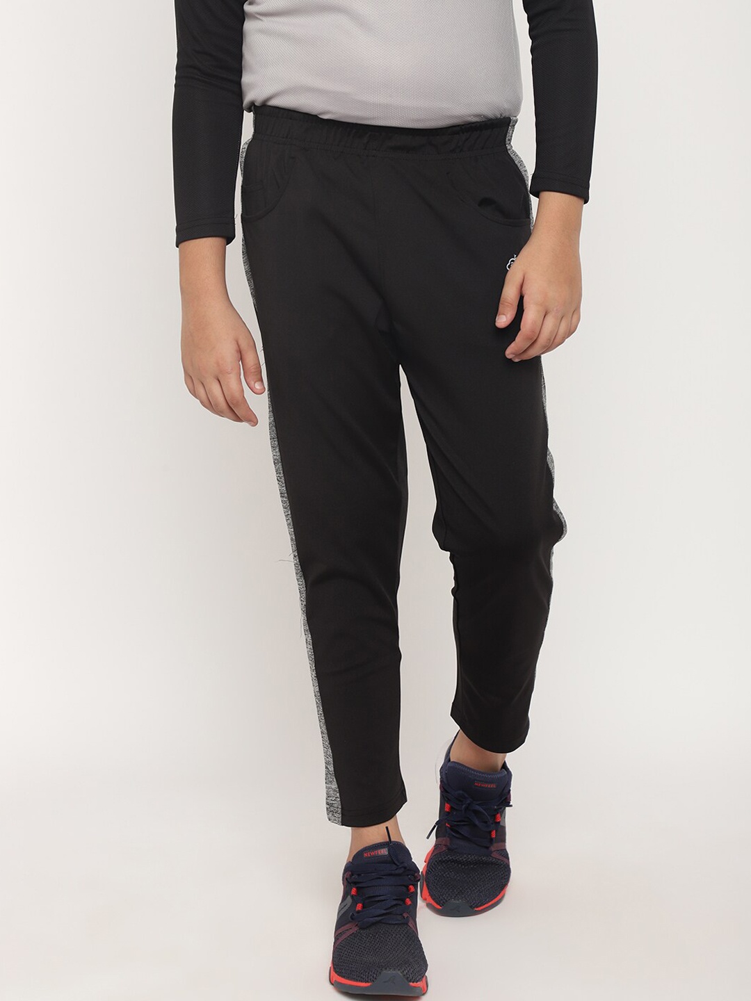 

CHIMPRALA Boys Black Solid Trackpant