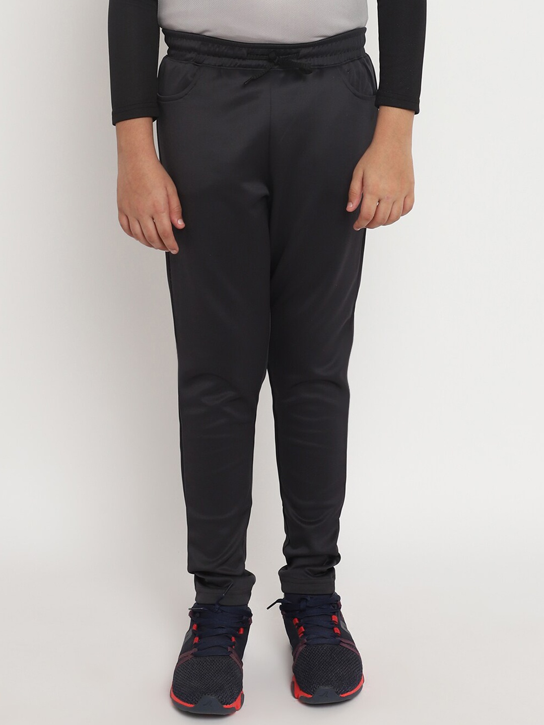 

CHIMPRALA Boys Black Solid Trackpant