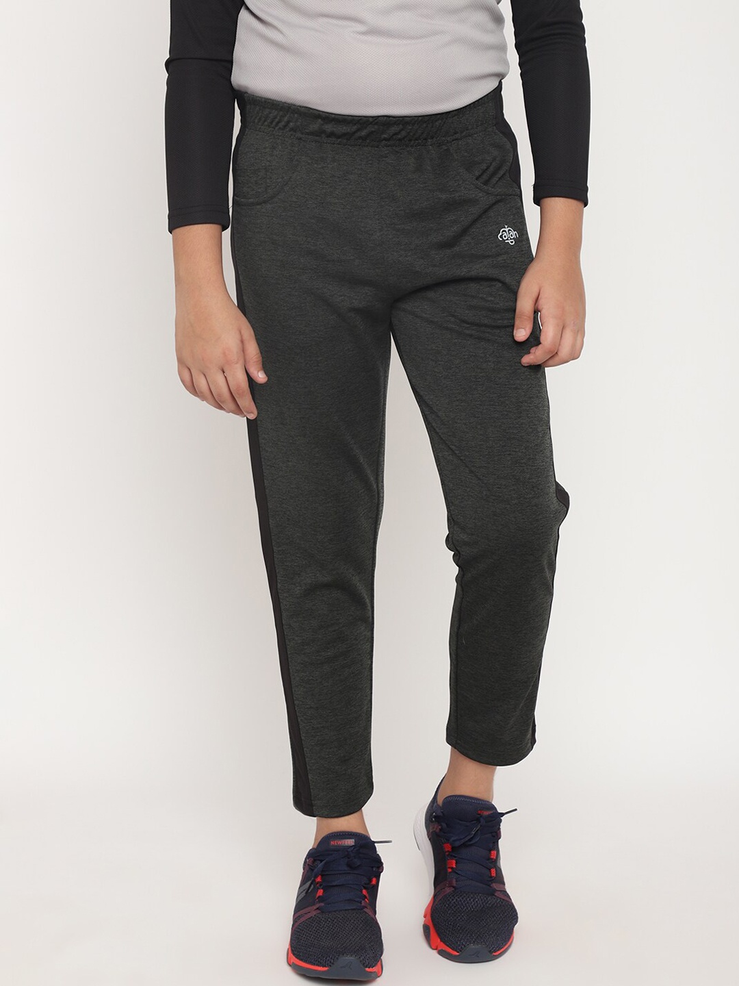 

CHIMPRALA Boys Grey Solid Trackpants