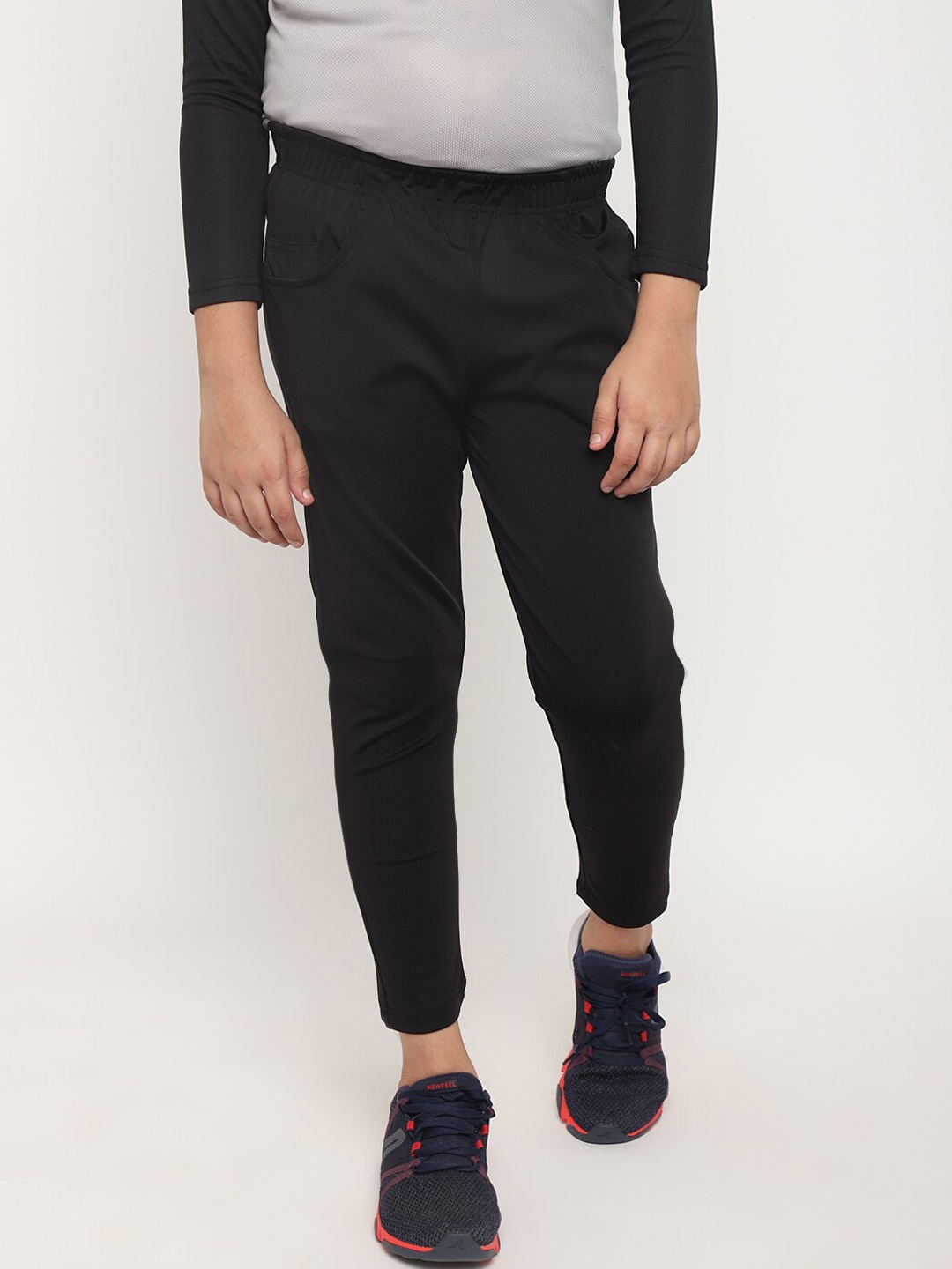 

CHIMPRALA Boys Black Solid Trackpants