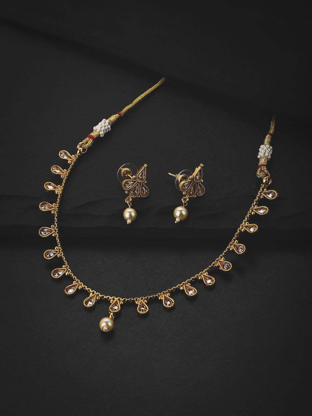 

KOLHA-BY CARLTON Gold-Plated Kundan Studded & Pearl Embellished Necklace and Earrings Set