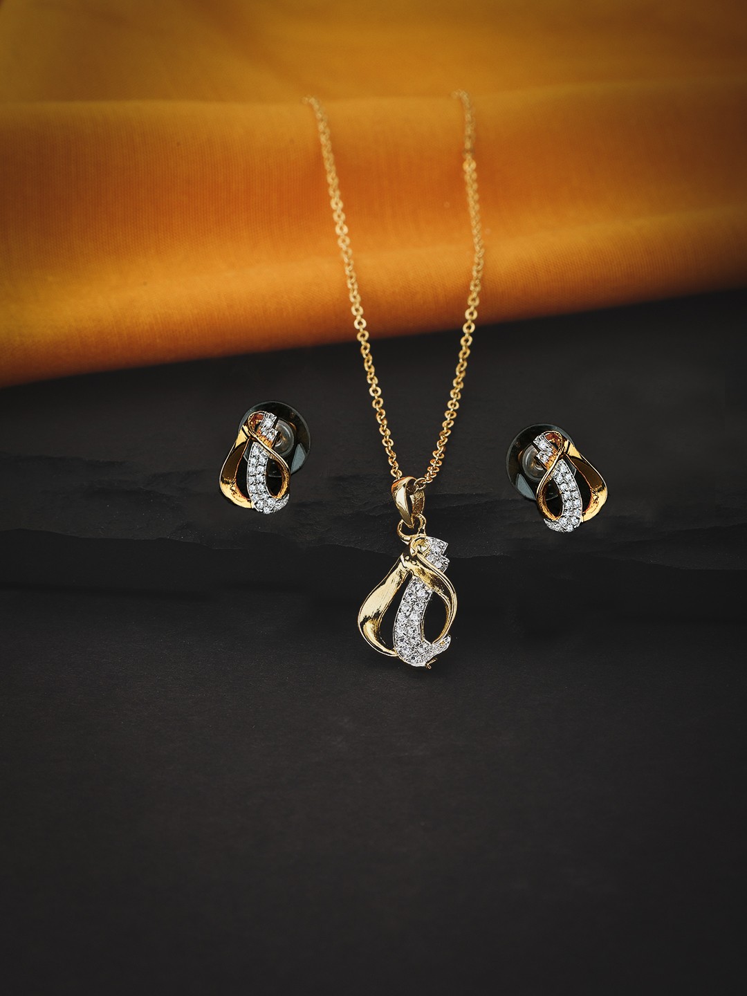 

KOLHA-BY CARLTON Gold-Plated Studded Necklace and Earrings Set