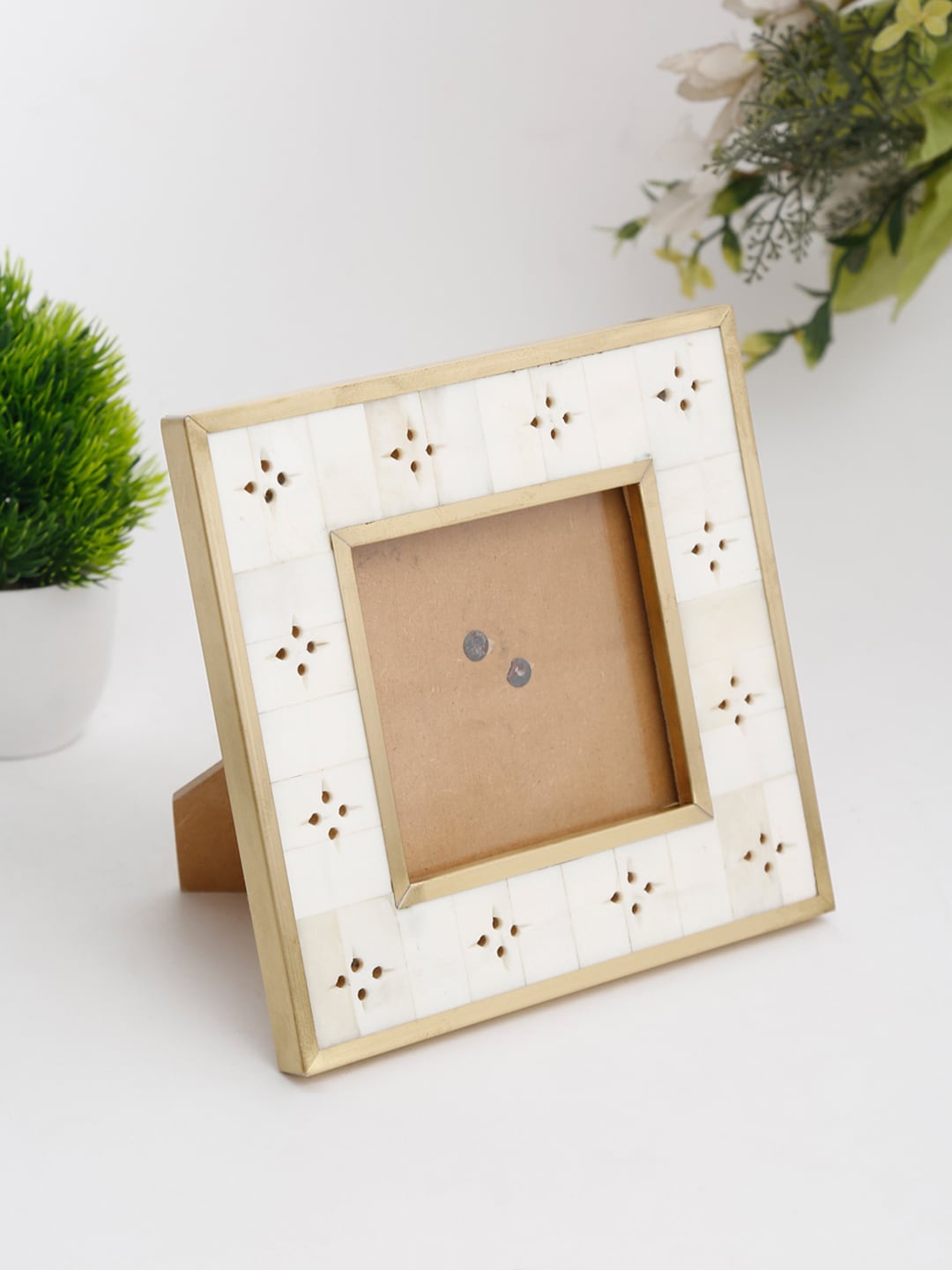 

Fabindia White & Brown Table Photo Frame