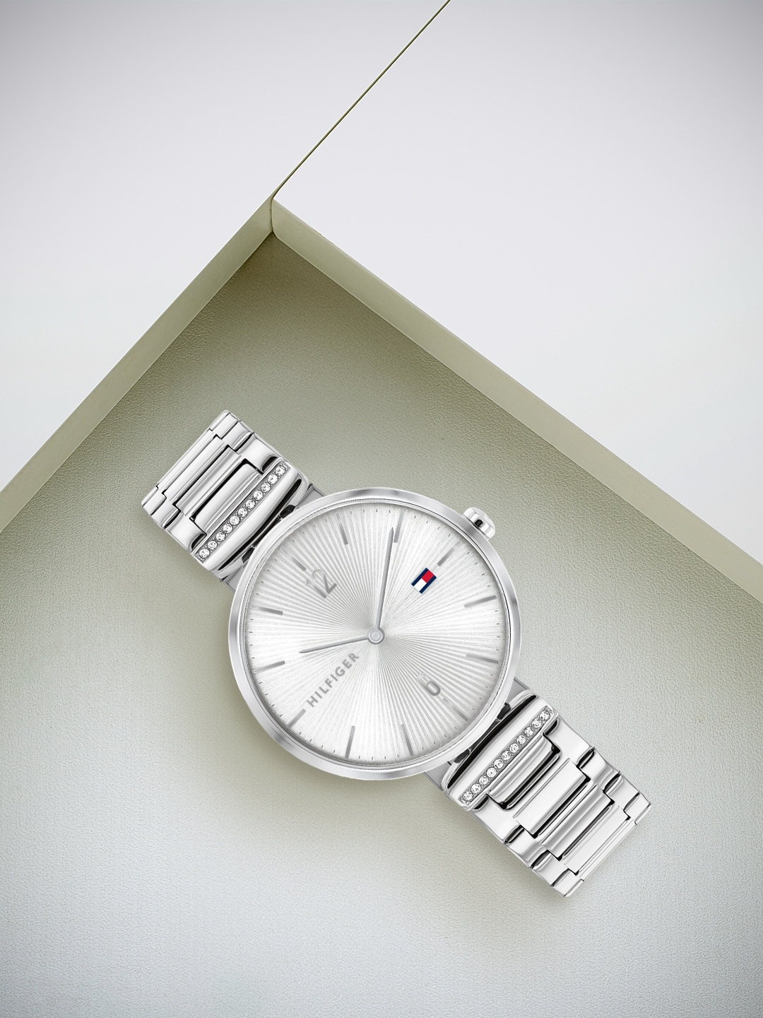 

Tommy Hilfiger Women Silver-Toned Aria Analogue Watch