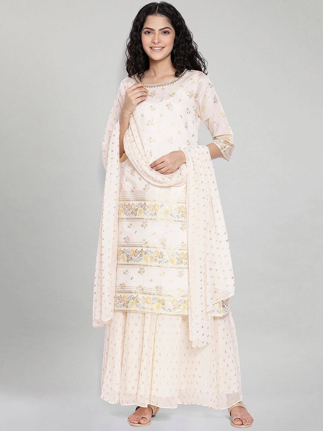 

AURELIA Women Off White Floral Printed Regular Kurta with Skirt & With Dupatta
