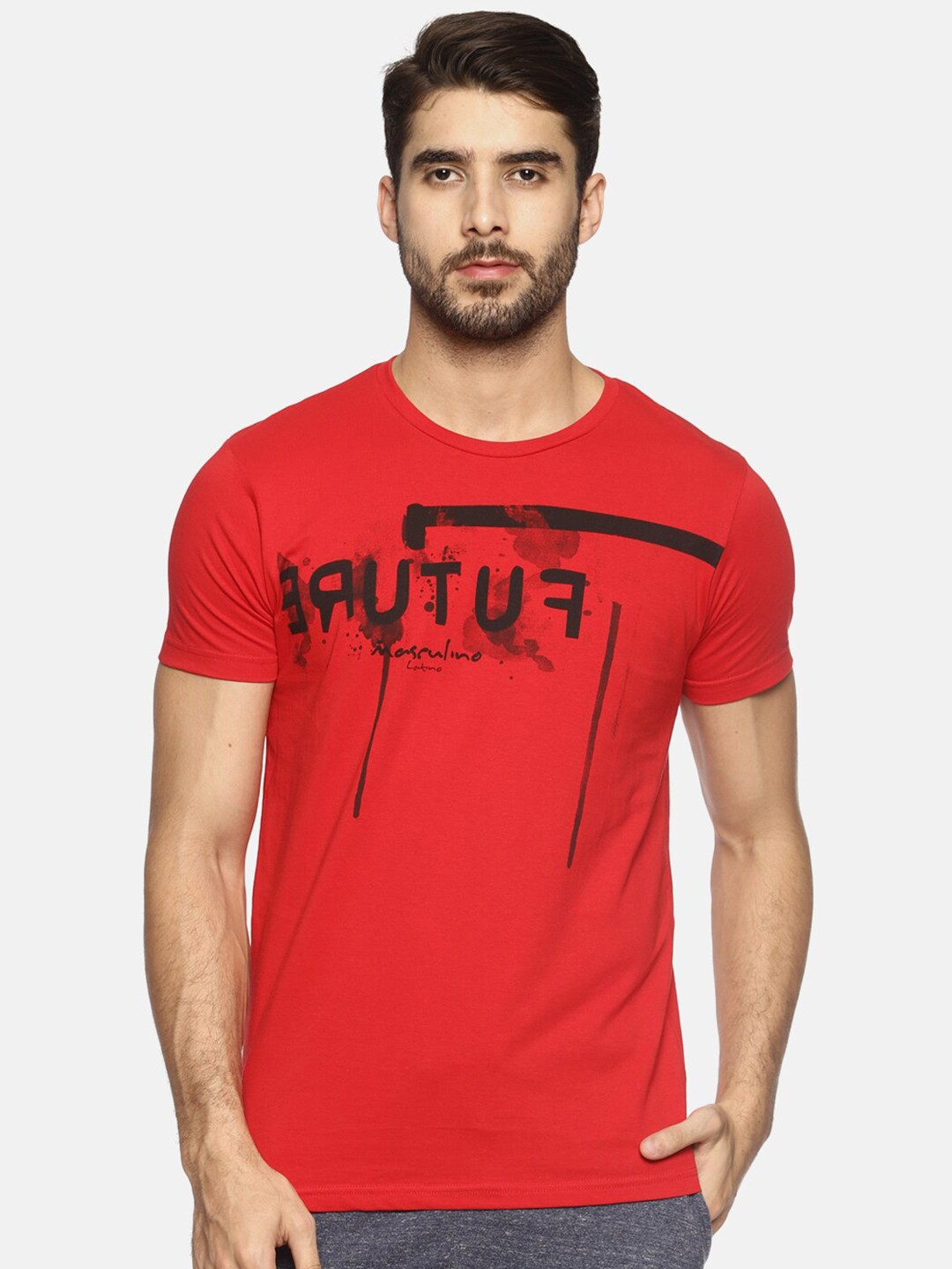 

Masculino Latino Men Red & Black Typography Printed T-shirt