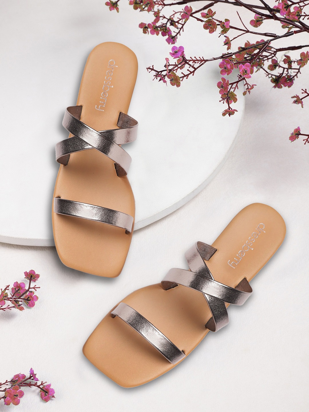 

DressBerry Women Gunmetal-Toned Solid Strappy Open Toe Flats, Metallic