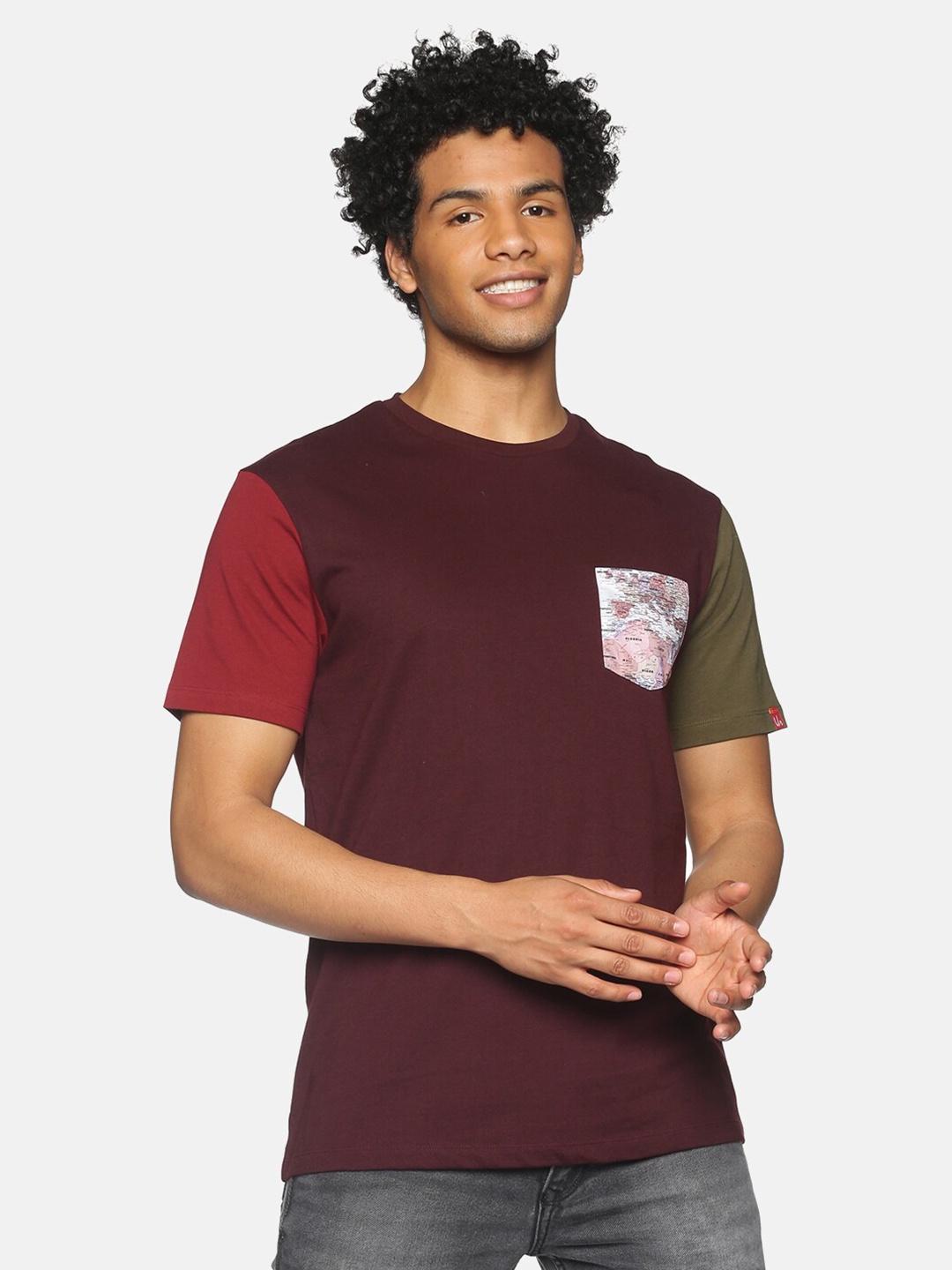 

UrGear Men Brown & Maroon Colourblocked Pockets Yoga T-shirt