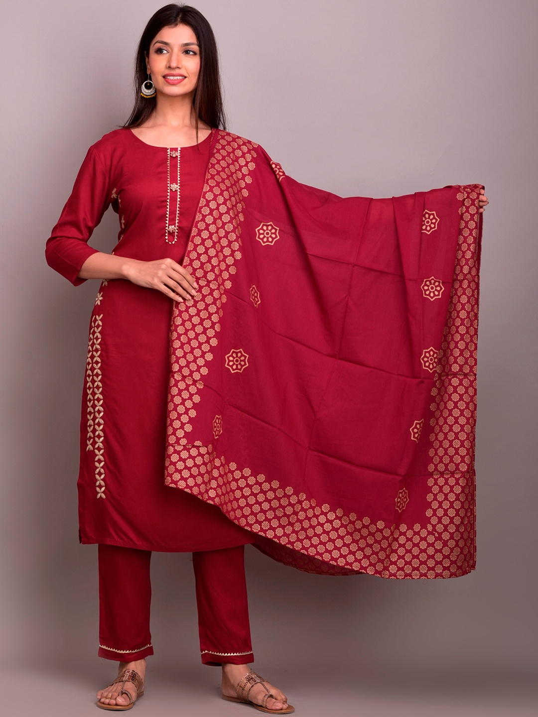 

DIVYANK Women Maroon Floral Printed Regular Kurta with Trousers & With Dupatta