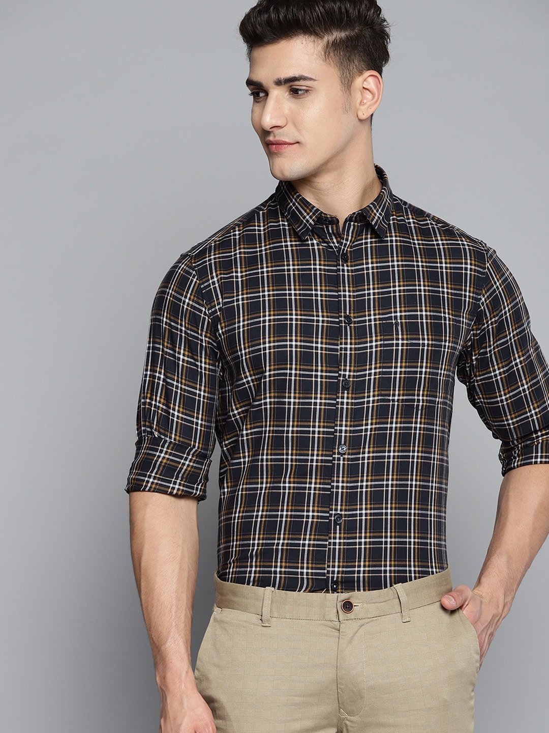 

Indian Terrain Men Navy Blue Pure Cotton Slim Fit Tartan Checks Casual Shirt