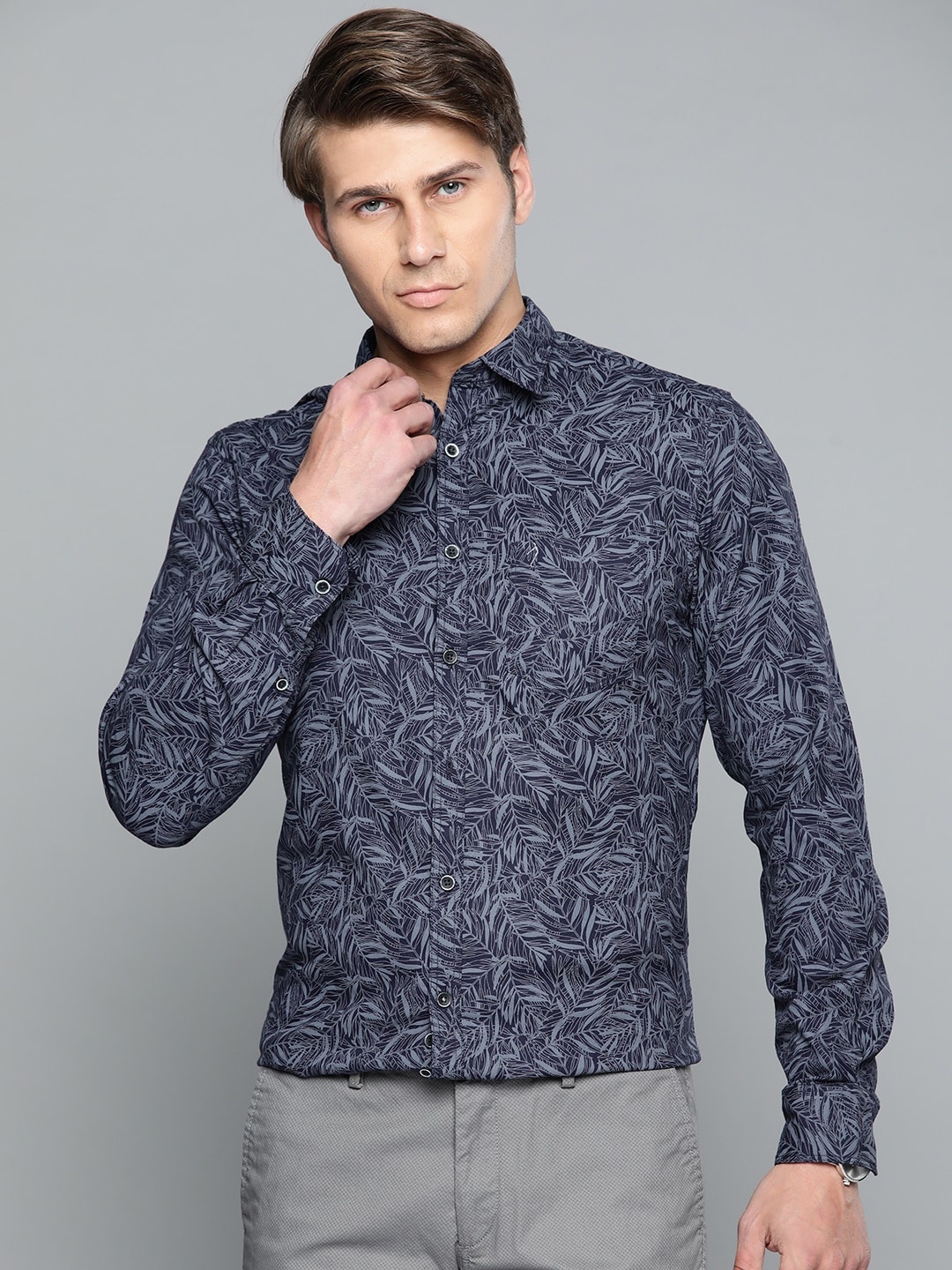 

Indian Terrain Men Navy Blue Pure Cotton Floral Printed Formal Shirt