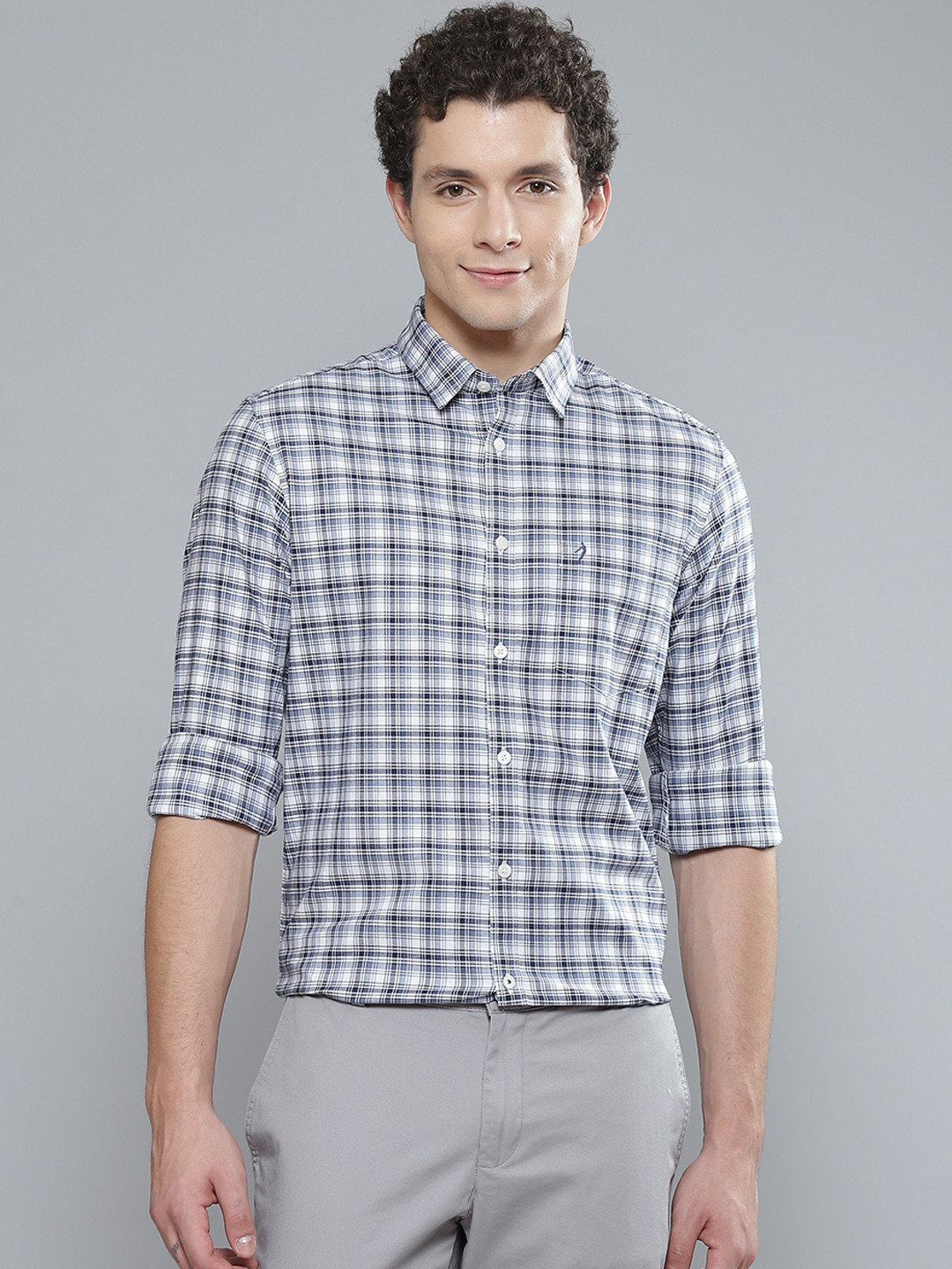 

Indian Terrain Men White & Navy Blue Slim Fit Tartan Checks Casual Shirt