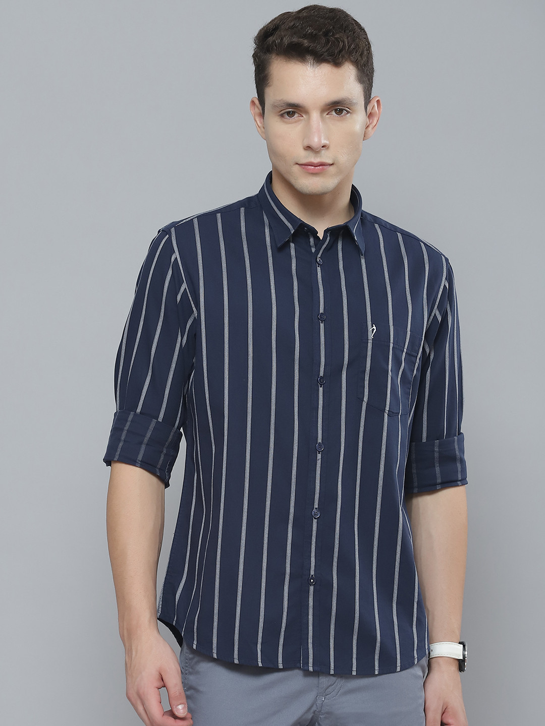 

Indian Terrain Men Navy Blue & White Slim Fit Striped Cotton Shirt