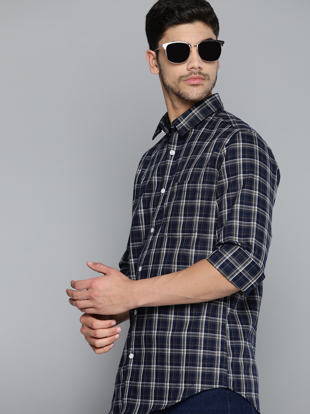 

Indian Terrain Men Slim Fit Tartan Checked Pure Cotton Casual Shirt, Navy blue