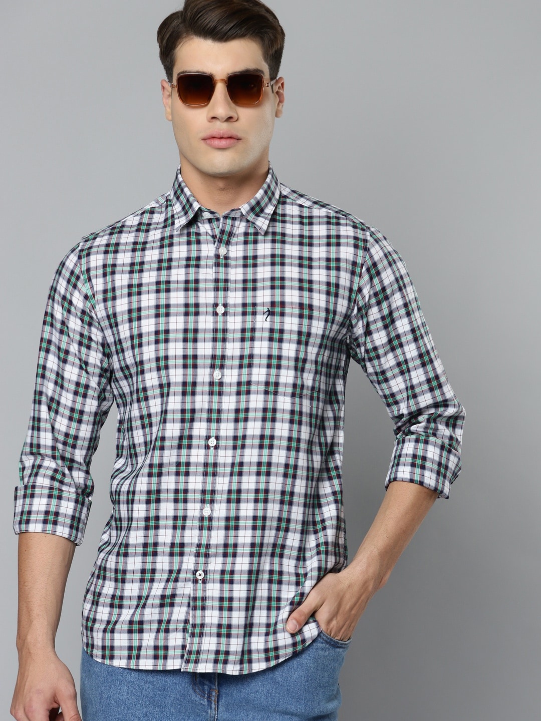 

Indian Terrain Men White & Green Pure Cotton Slim Fit Tartan Checks Casual Shirt