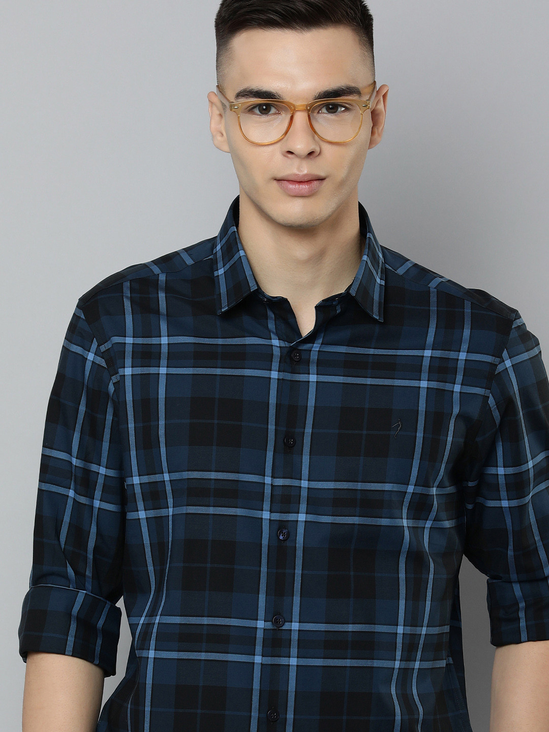 

Indian Terrain Men Pure Cotton Slim Fit Checked Casual Shirt, Navy blue