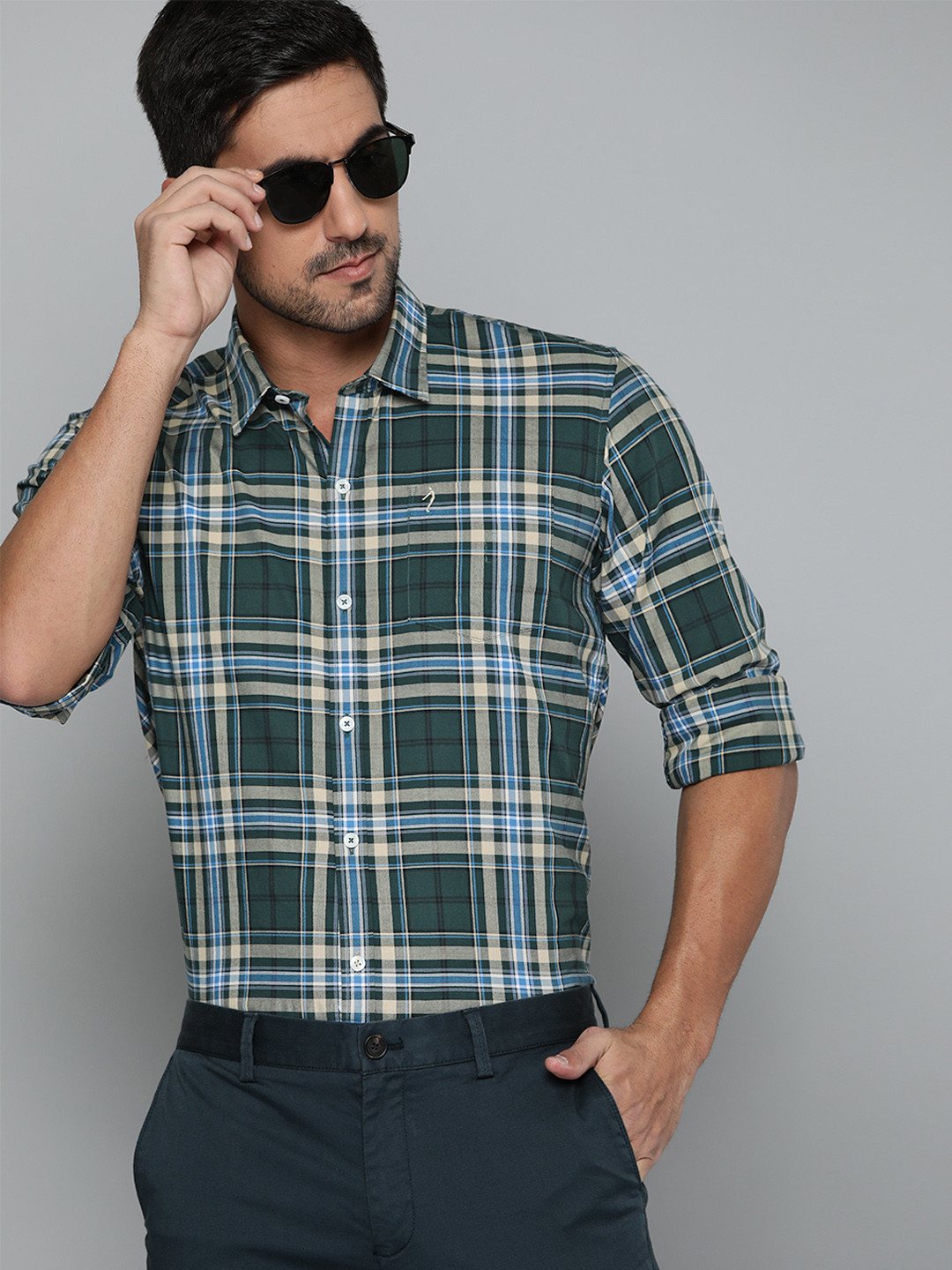 

Indian Terrain Men Green & Blue Pure Cotton Slim Fit Tartan Checked Casual Shirt