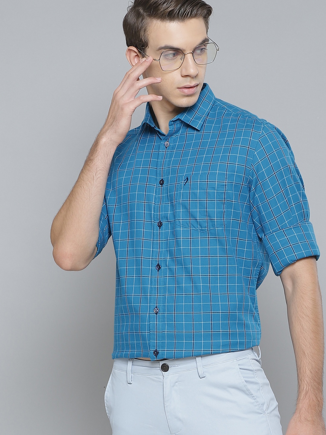 

Indian Terrain Men Blue & White Slim Fit Checked Pure Cotton Casual Shirt