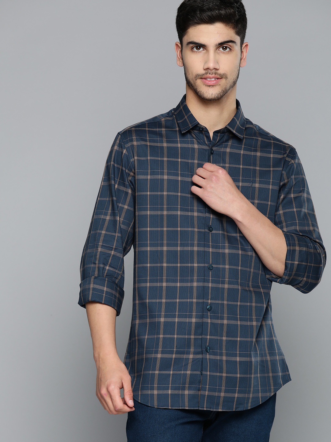 

Indian Terrain Men Slim Fit Tartan Checked Pure Cotton Casual Shirt, Navy blue