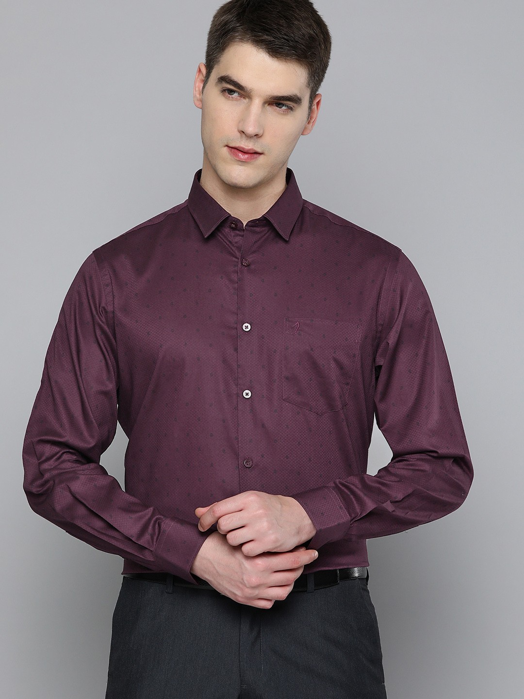 

Indian Terrain Men Burgundy Printed Pure Cotton Slim Fit Formal Shirt