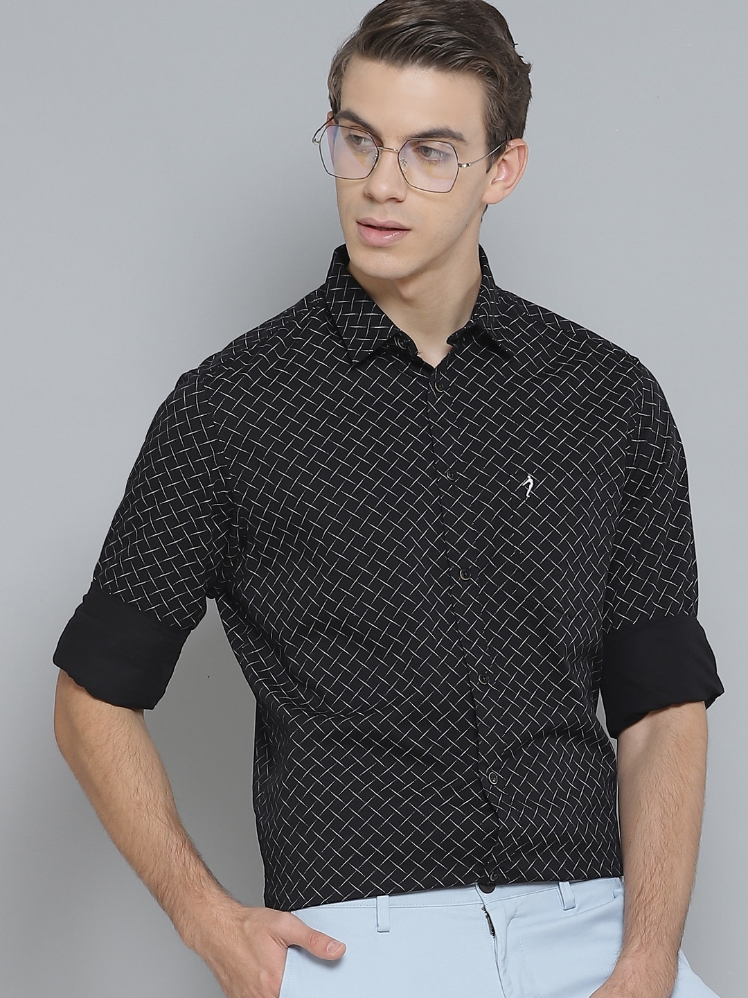 

Indian Terrain Men Black & White Slim Fit Criss-Cross Print Pure Cotton Casual Shirt