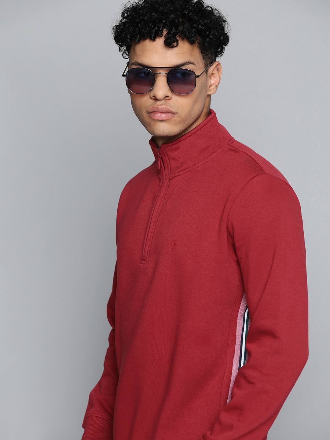 

Indian Terrain Men Red Solid Sweatshirt
