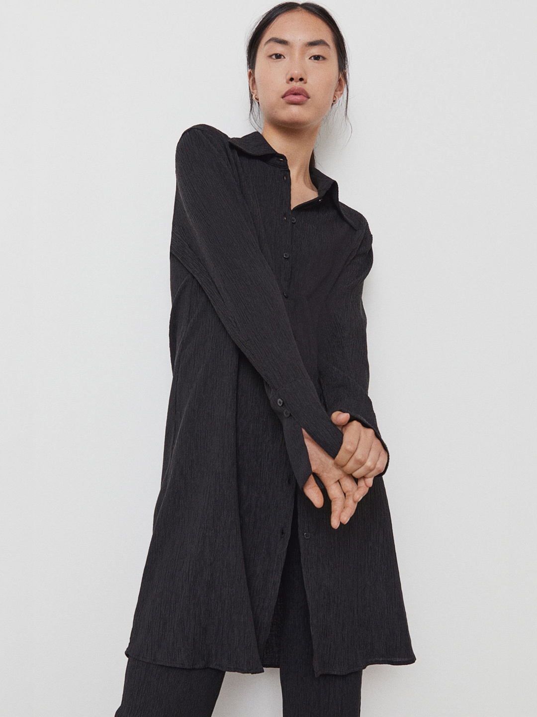 

H&M Women Black Solid Crinkled Shirt Dress