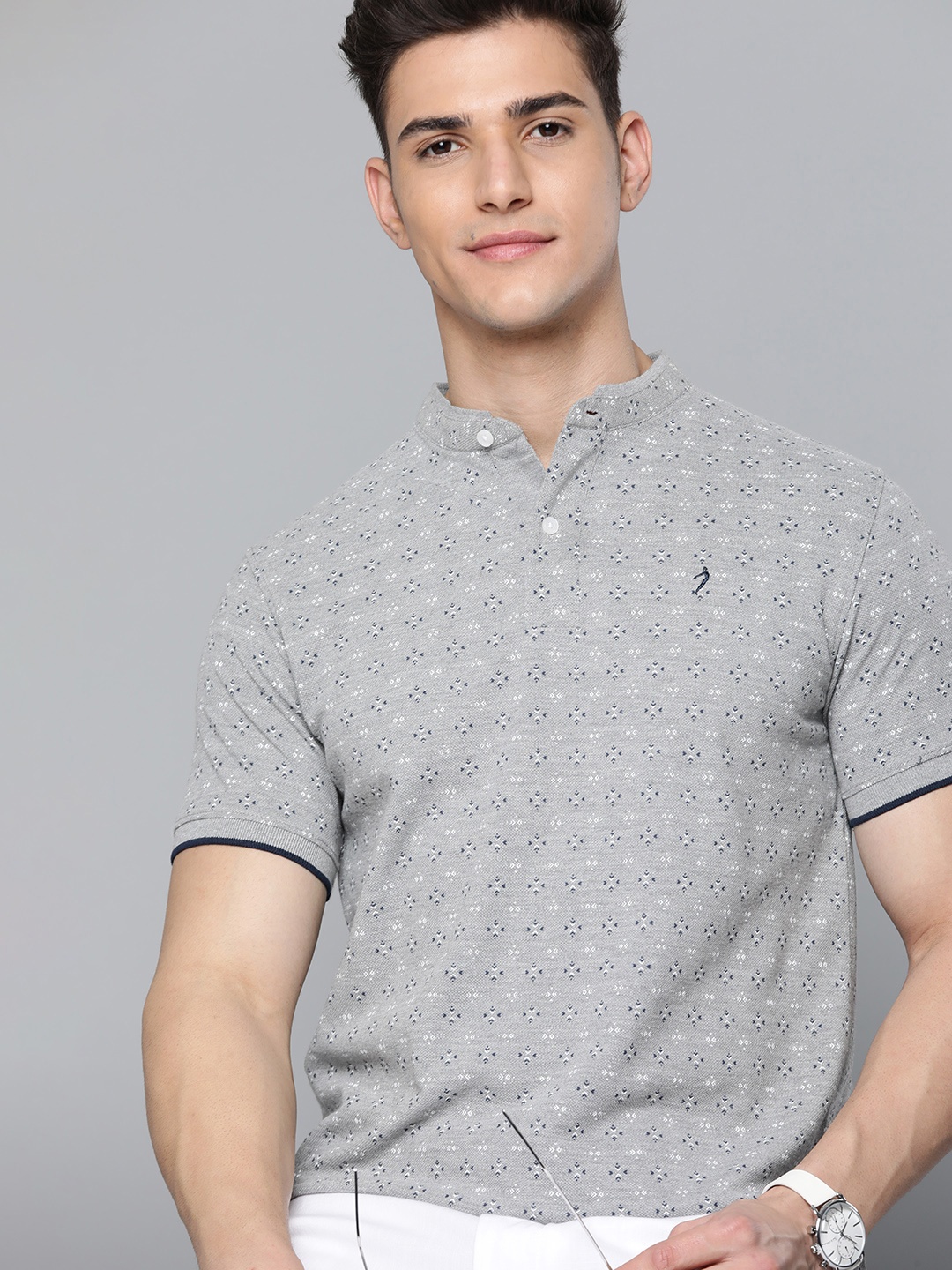 

Indian Terrain Men Grey Melange & White Printed Mandarin Collar T-shirt