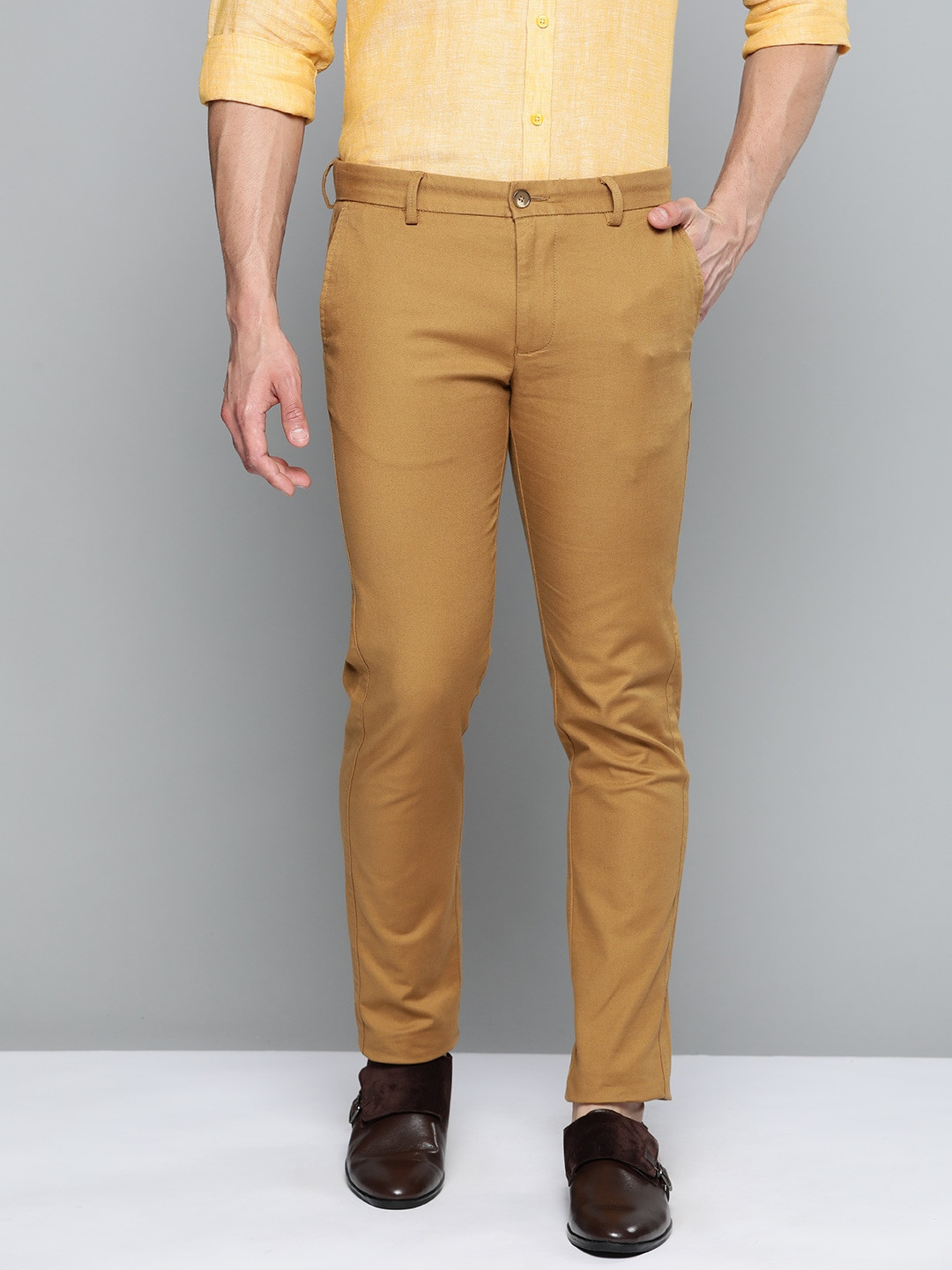 

Indian Terrain Men Black Brooklyn Slim Fit Solid Regular Trousers, Tan