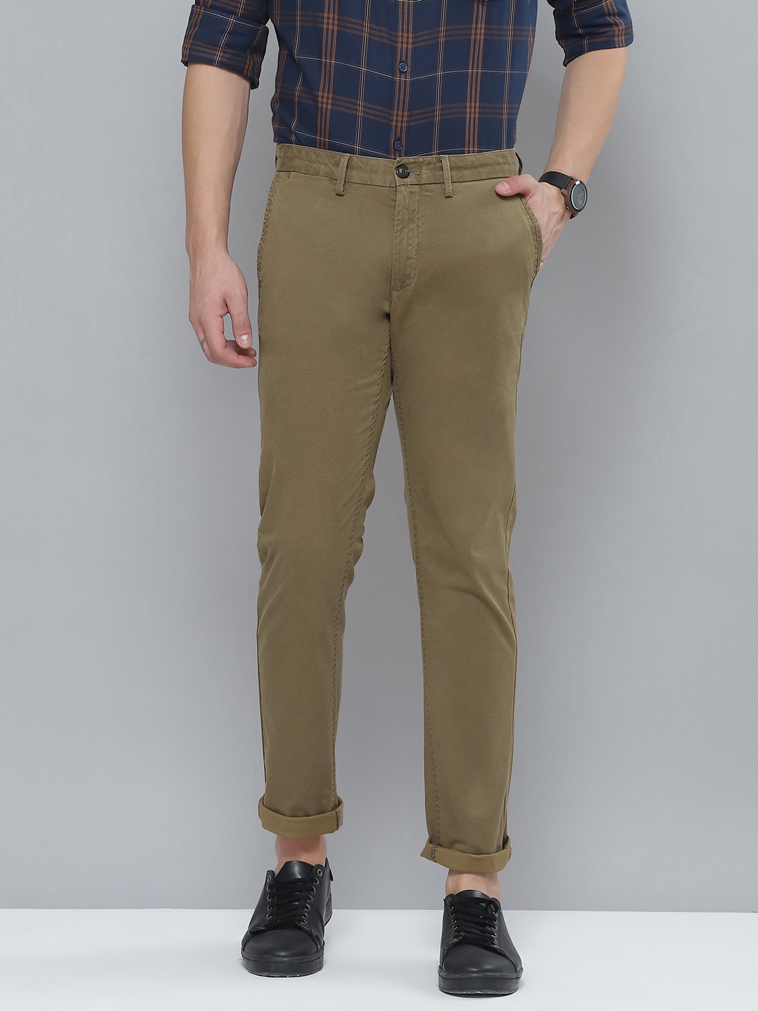 

Indian Terrain Men Khaki Solid Slim Fit Trousers