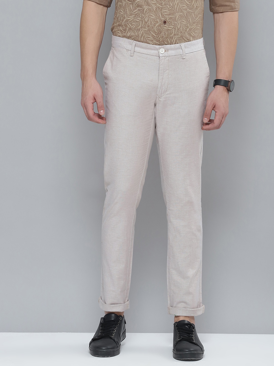 

Indian Terrain Men Grey Solid Slim Fit Trousers