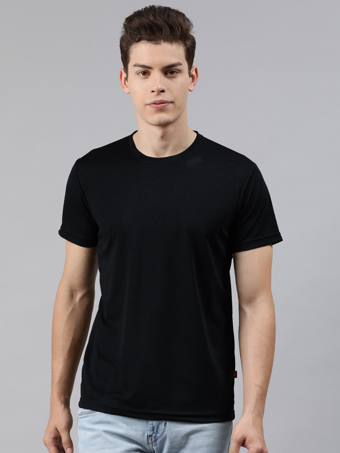 

UNSULLY Men Black Solid T-shirt