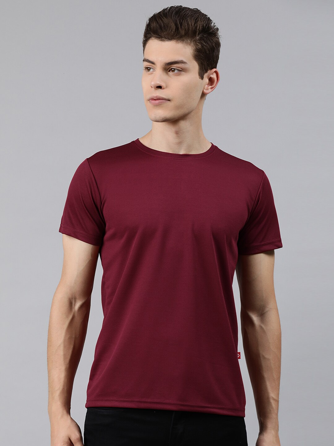 

UNSULLY Men Maroon Colourblocked Pockets Running T-shirt
