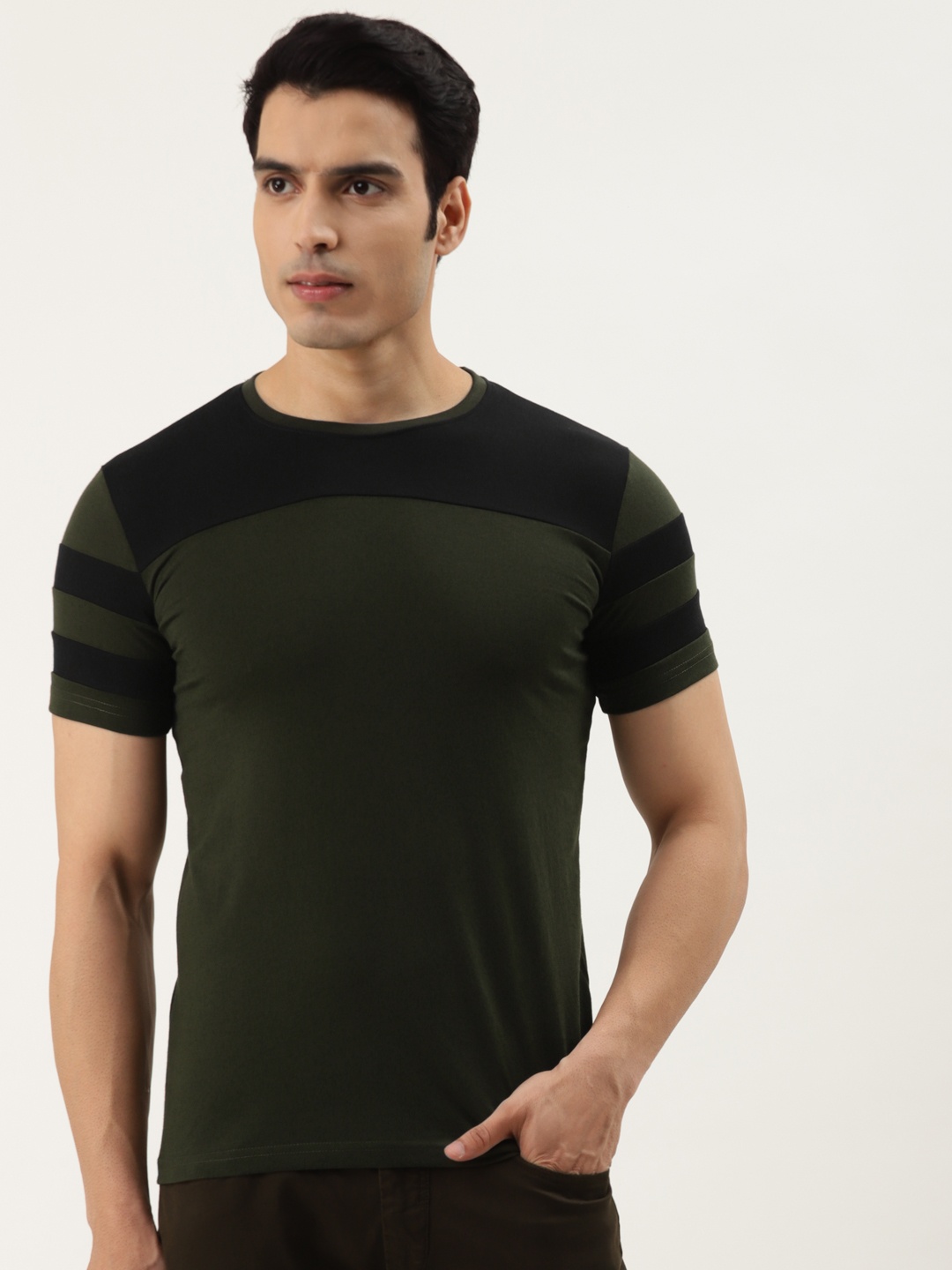 

GESPO Men Green & Black Colourblocked T-shirt