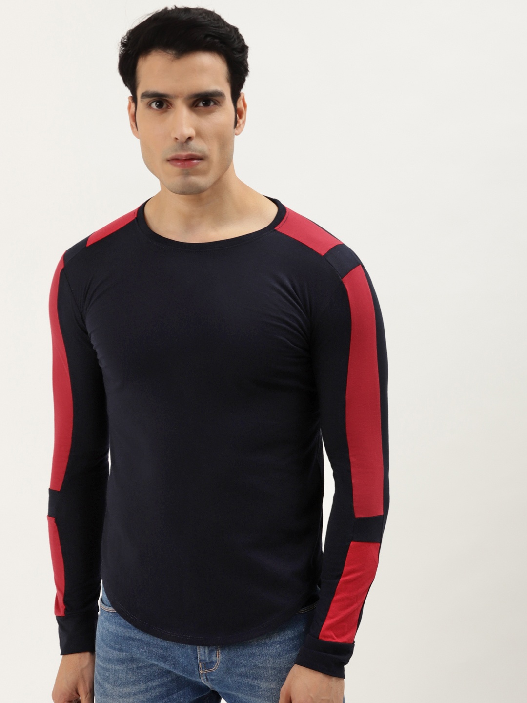 

GESPO Men Navy Blue & Red Colourblocked T-shirt