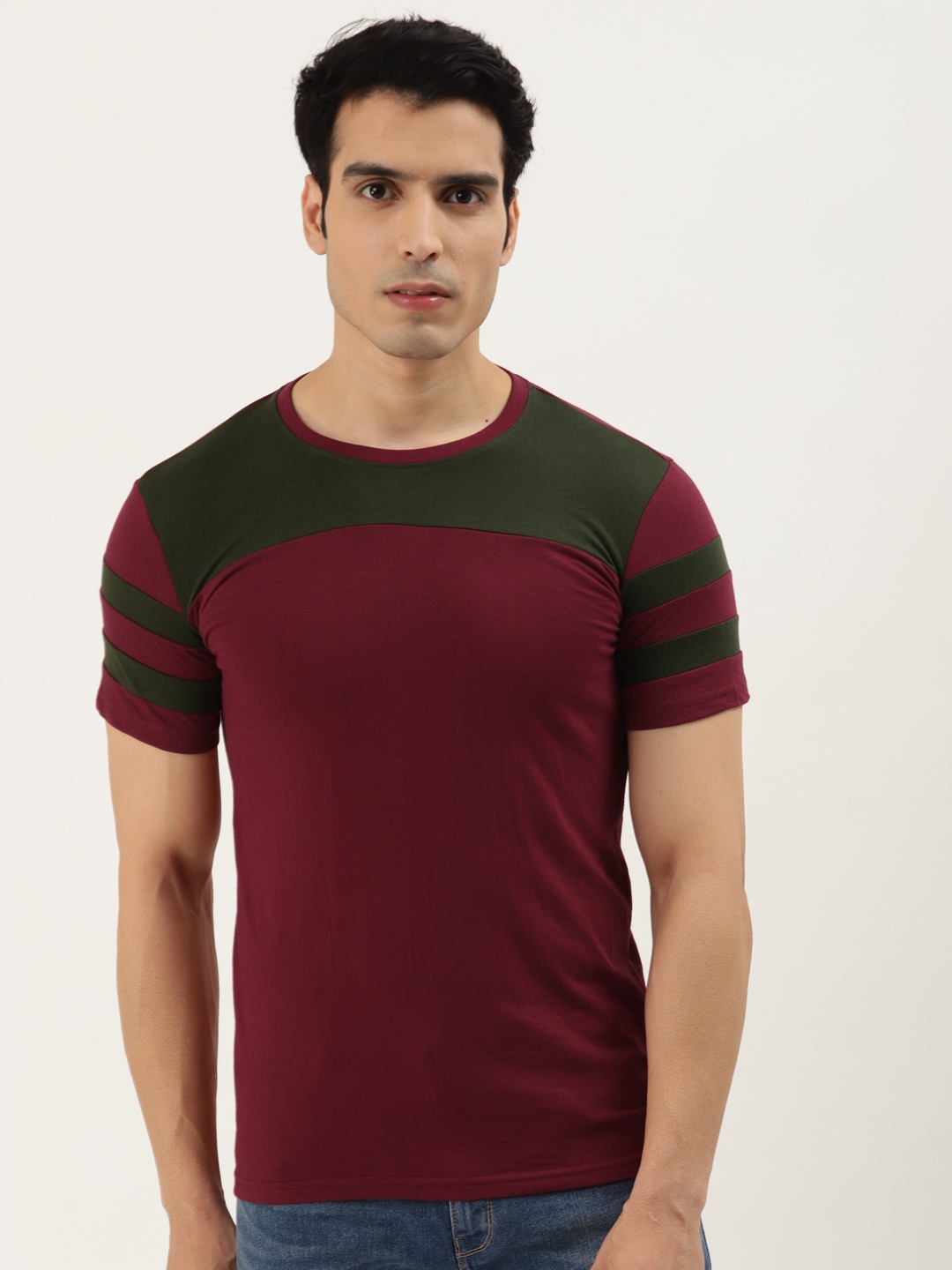 

GESPO Men Maroon & Green Colourblocked T-shirt