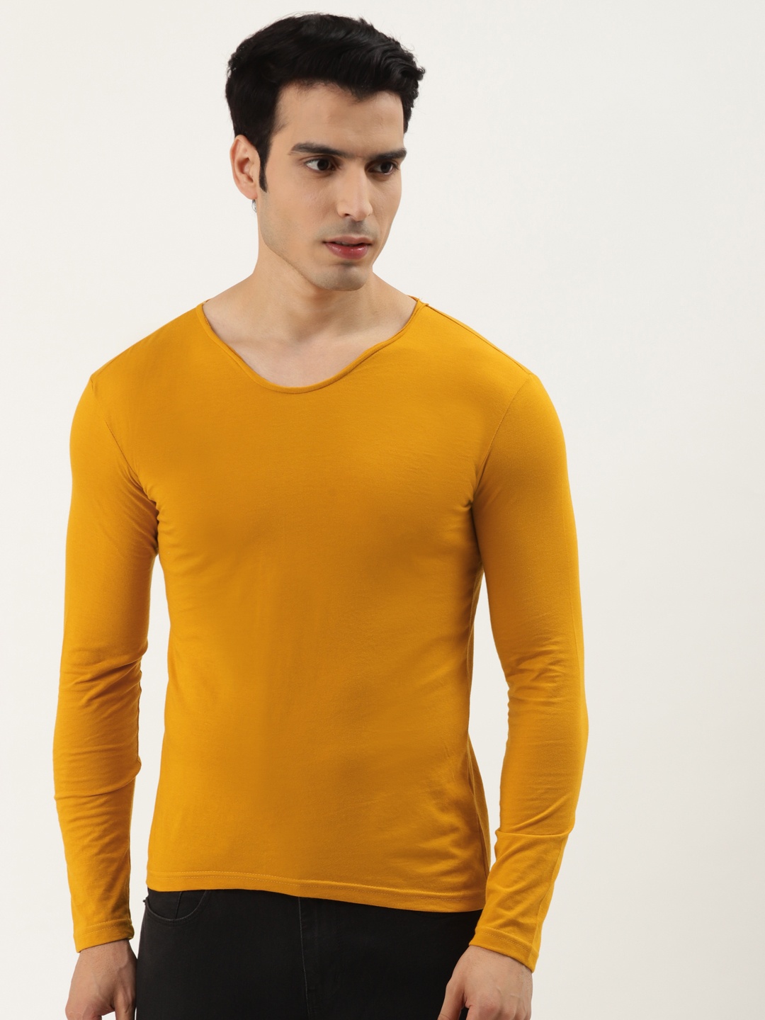 

GESPO Men Mustard Yellow Scoop Neck T-shirt
