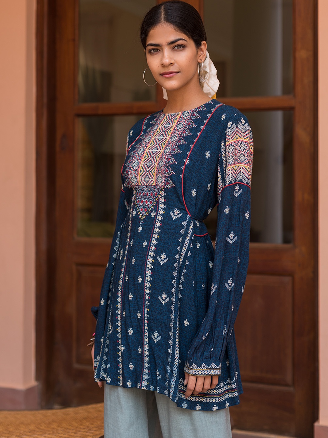 

aarke Ritu Kumar Blue & Yellow Ethnic Motifs Printed Empire Anarkali Kurti
