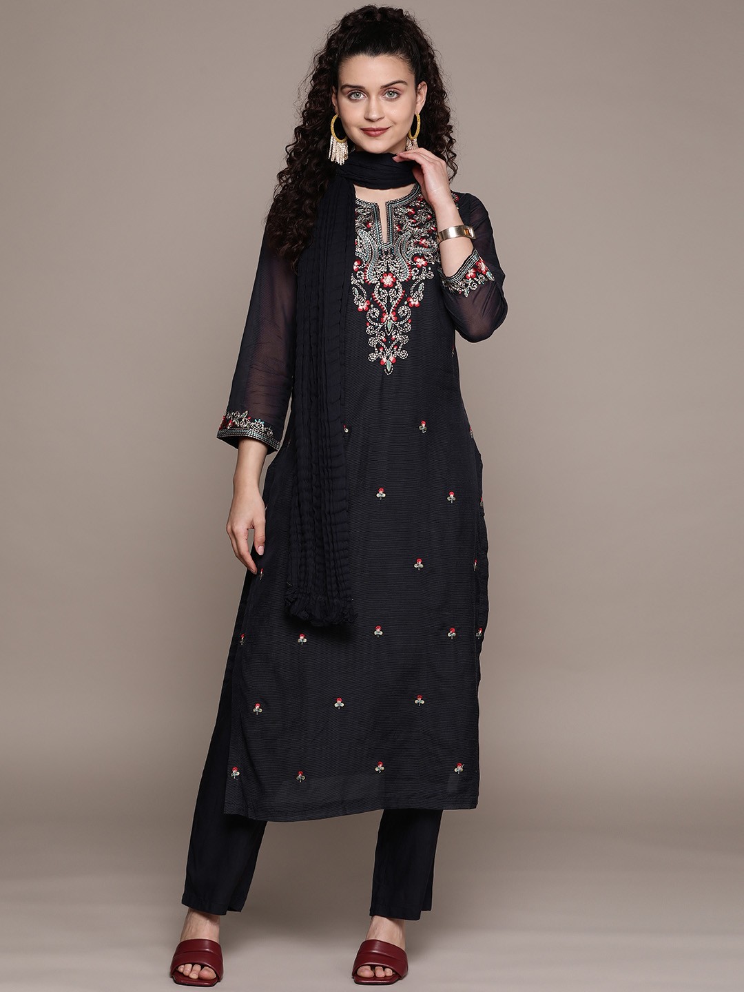 

aarke Ritu Kumar Ethnic Motifs Embroidered Thread Work Kurta with Trousers & Dupatta, Black