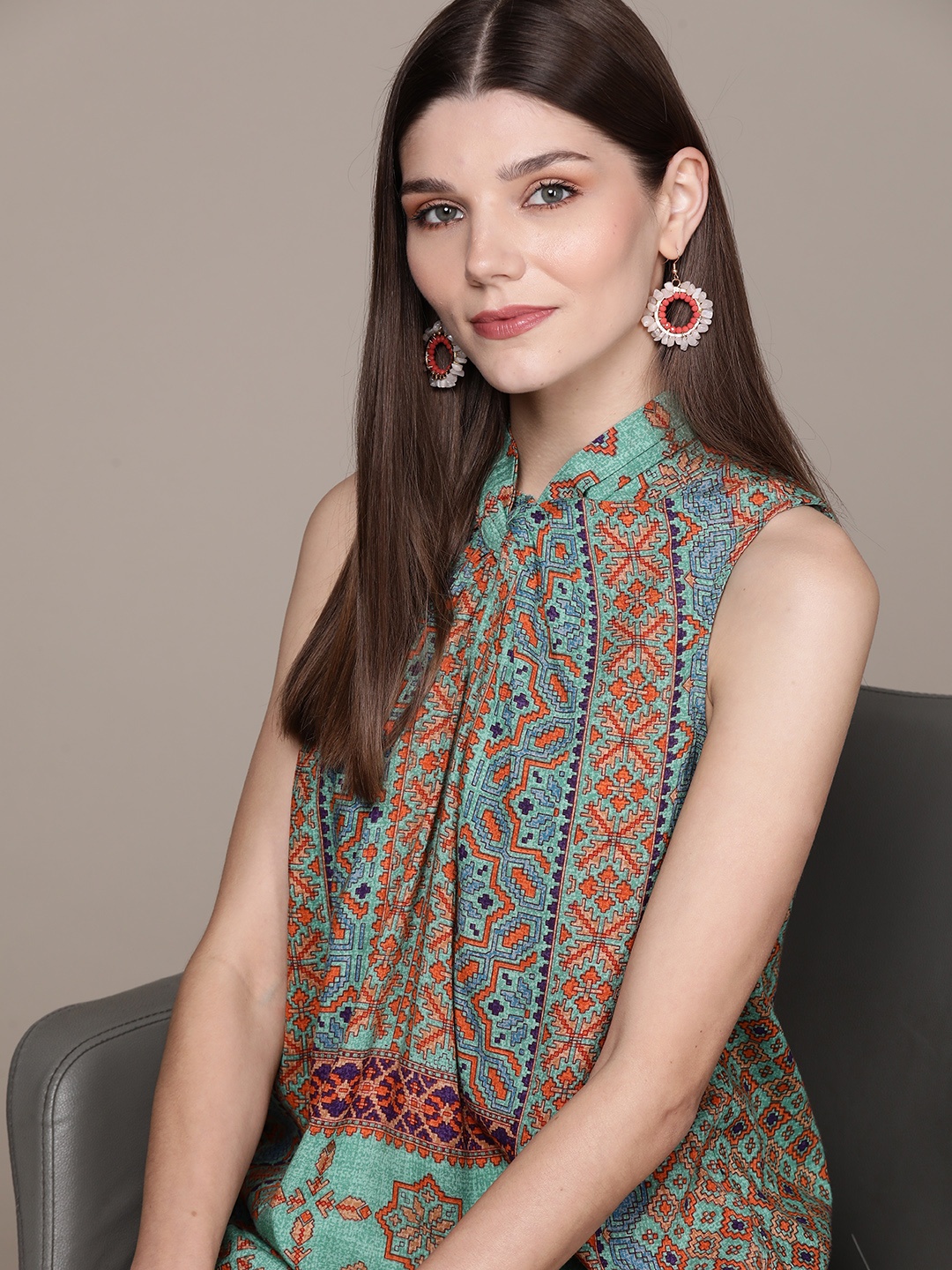 

aarke Ritu Kumar Green & Multicoloured Tie-Up Neck Regular Longline Top