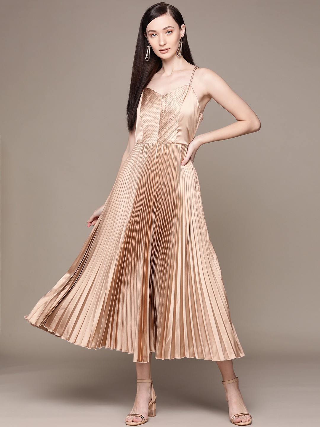 

Label Ritu Kumar Gold-Toned Pleated Satin Maxi Dress