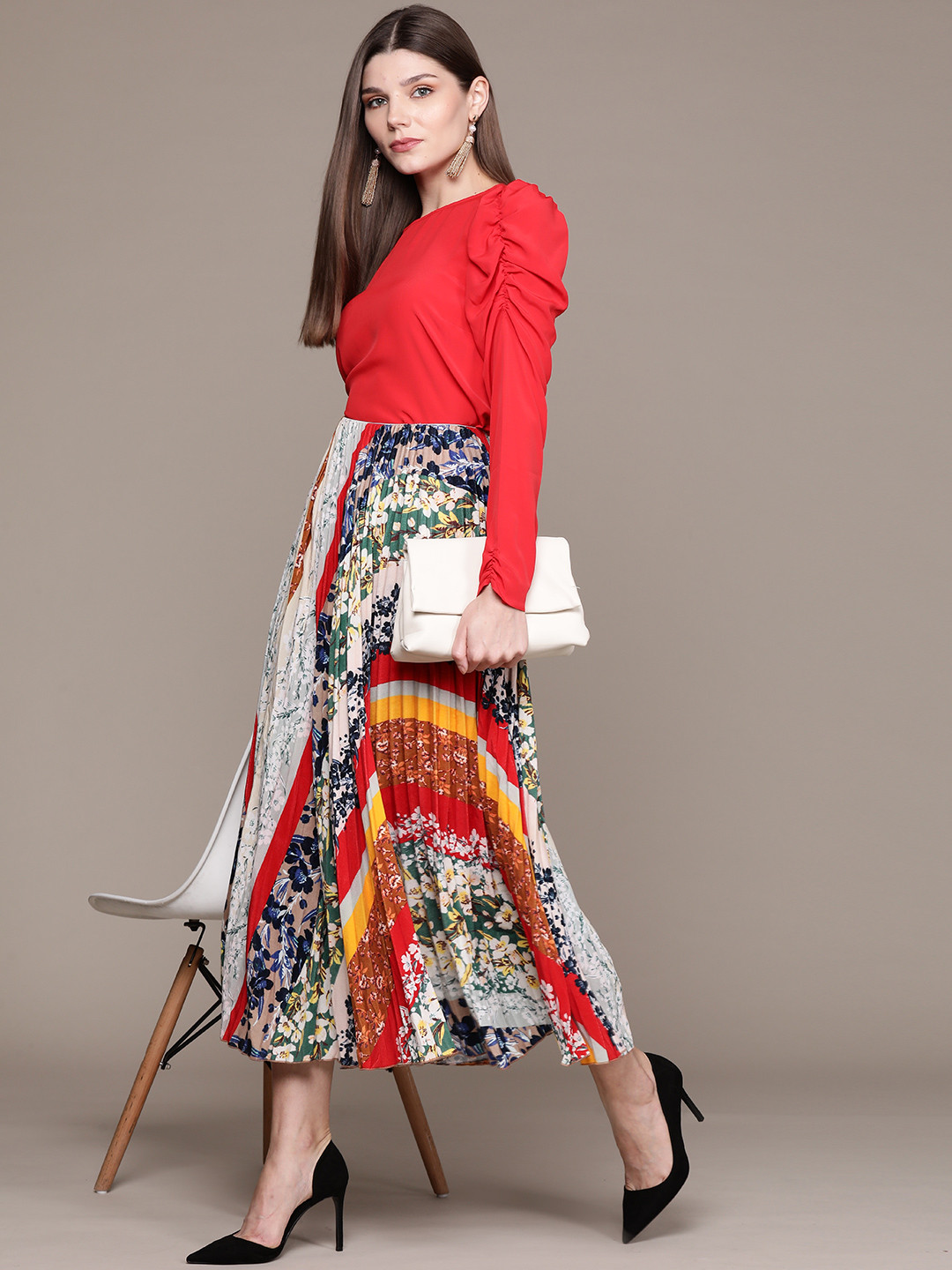 

Label Ritu Kumar White & Red Floral Print Velvet Pleated Skirt