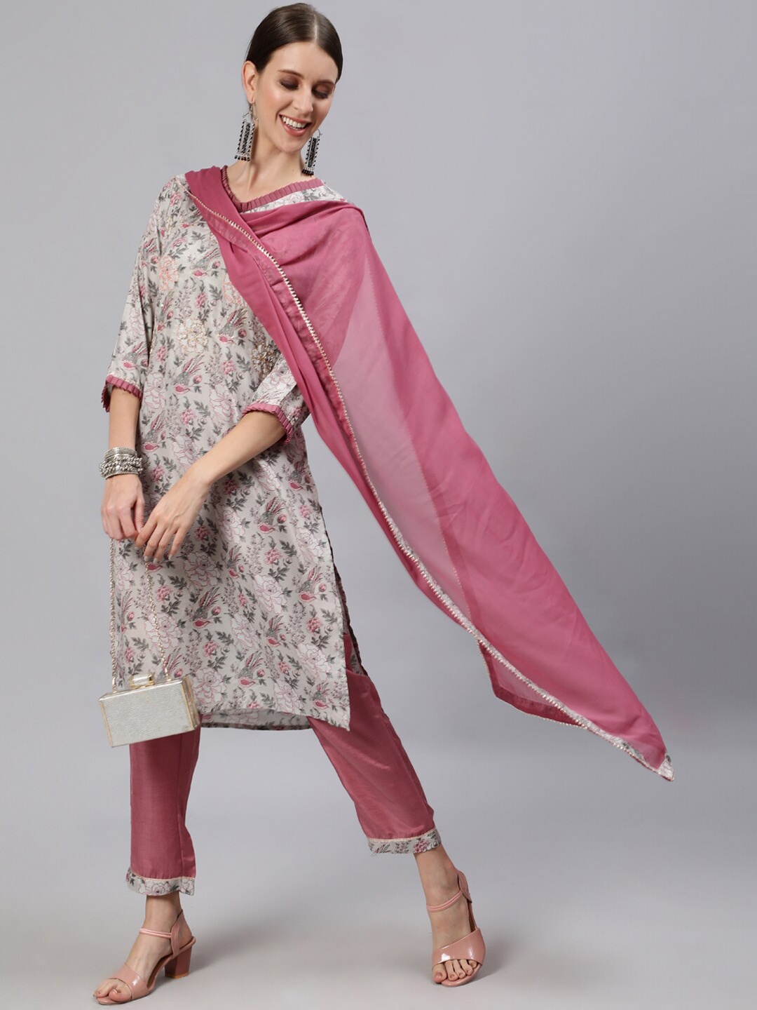 

Ishin Women Green Floral Printed Regular Gotta Patti Kurta with Trousers & Dupatta