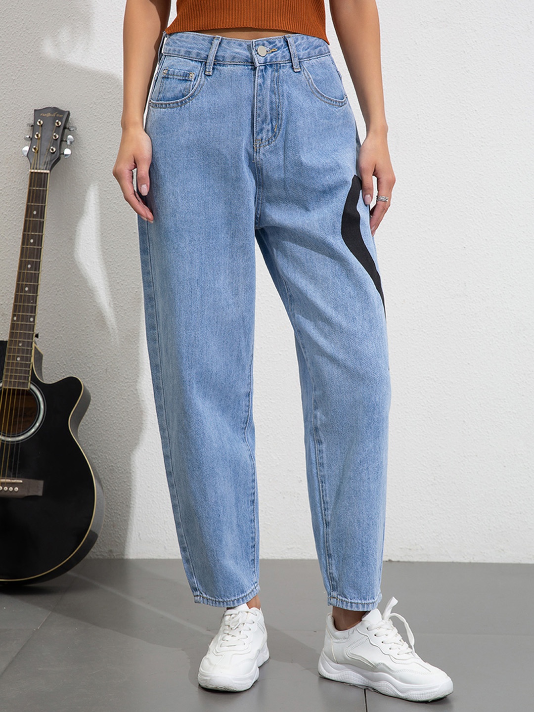 

URBANIC Women Blue & Black Light Fade Mom Fit High Rise Heart Print Cotton Cropped Jeans