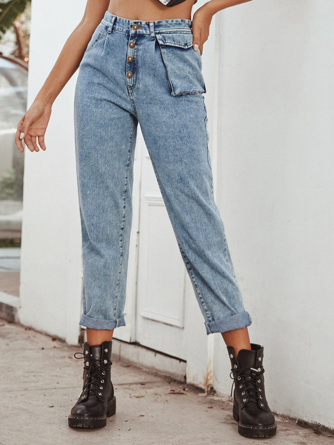 

URBANIC Women Blue Cotton Mom Fit Clean Look Cropped Jeans