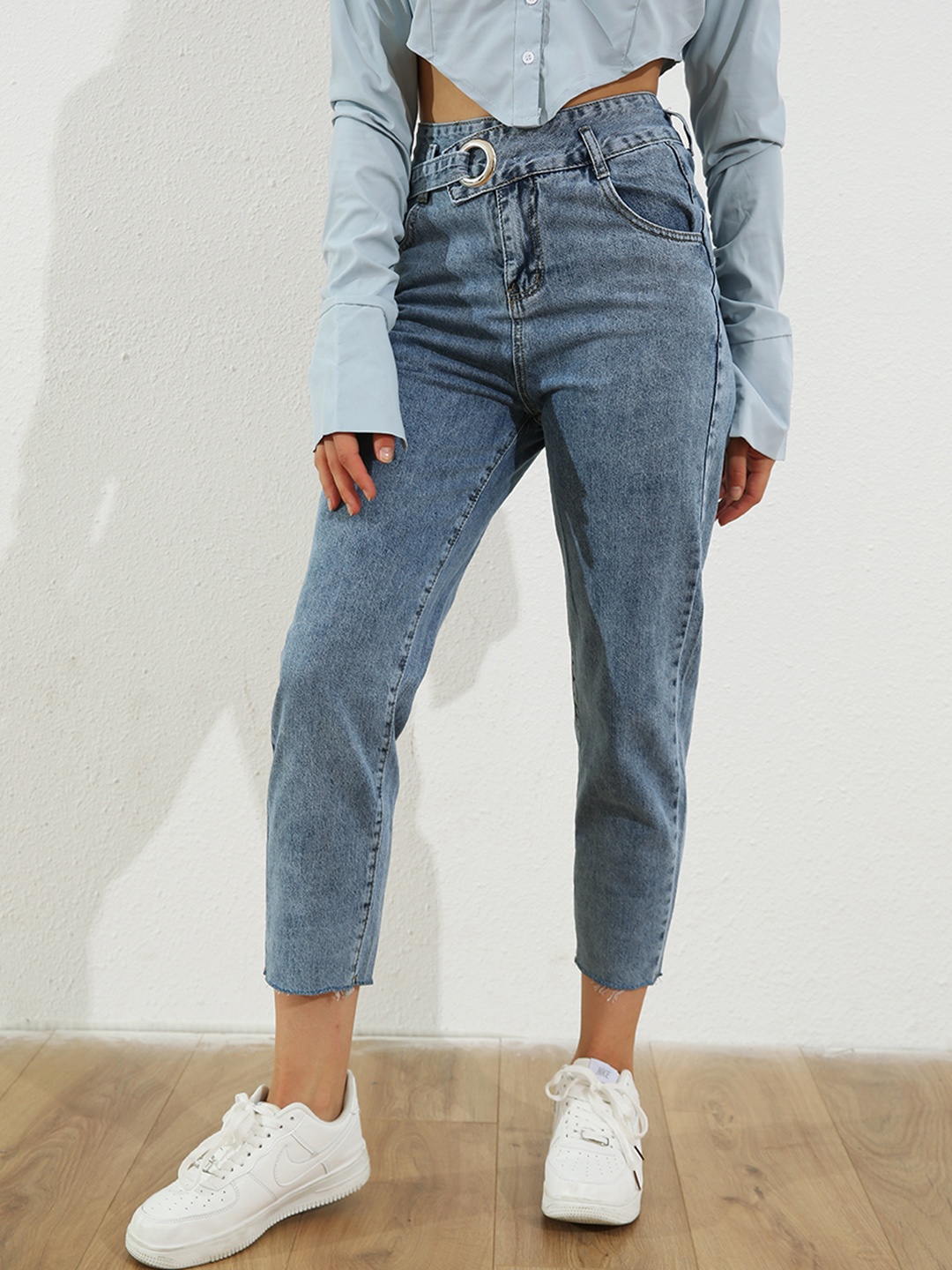 

URBANIC Women Blue Cotton Straight Fit Stretchable Crop Jeans