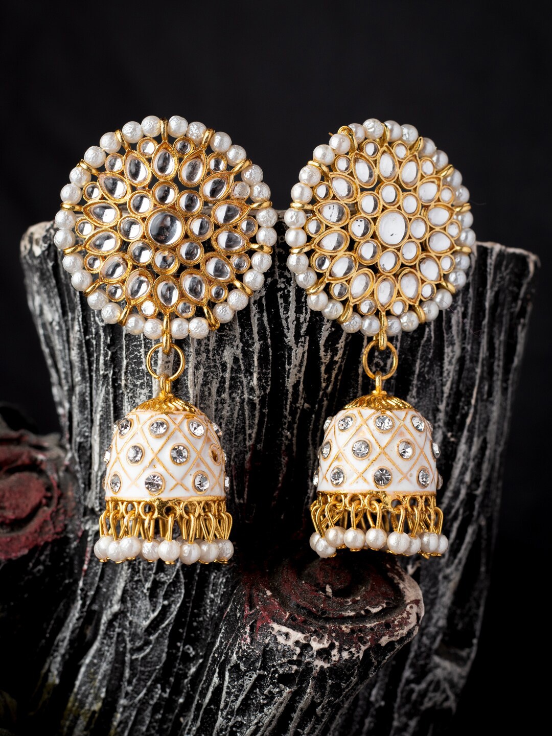 

MORKANTH JEWELLERY White & Gold-Plated Kundan Dome Shaped Jhumkas Earrings