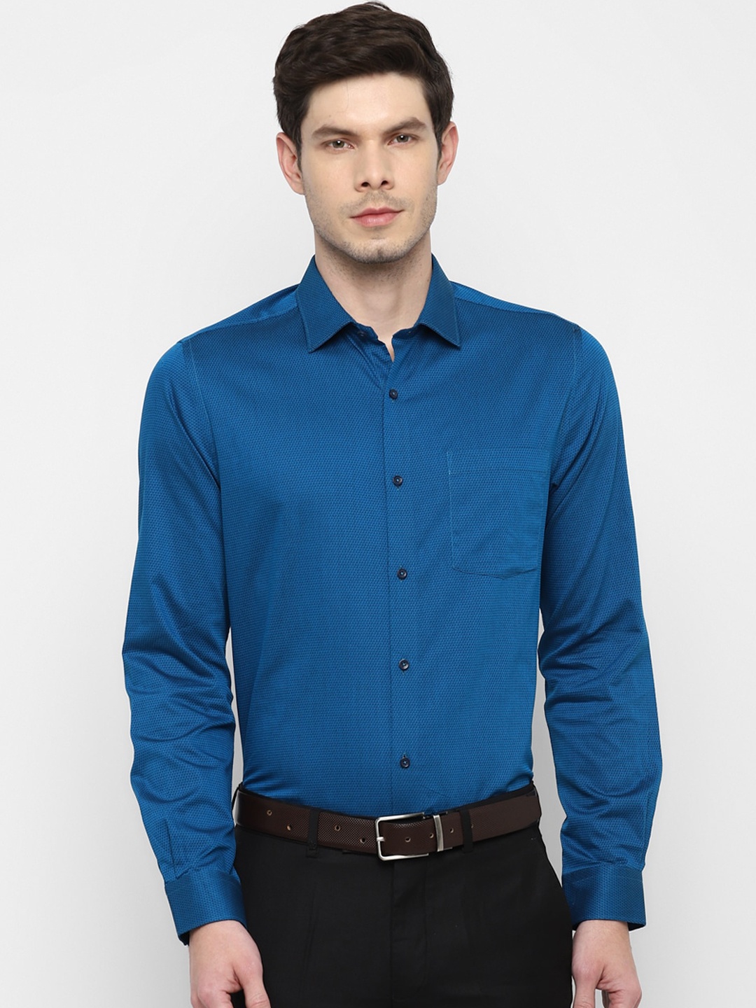 

Turtle Men Blue Solid Slim Fit Opaque Formal Shirt